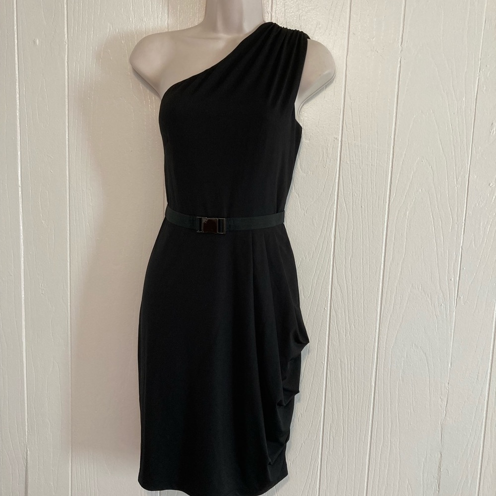 POMPOUS studio One shoulder black detail dress